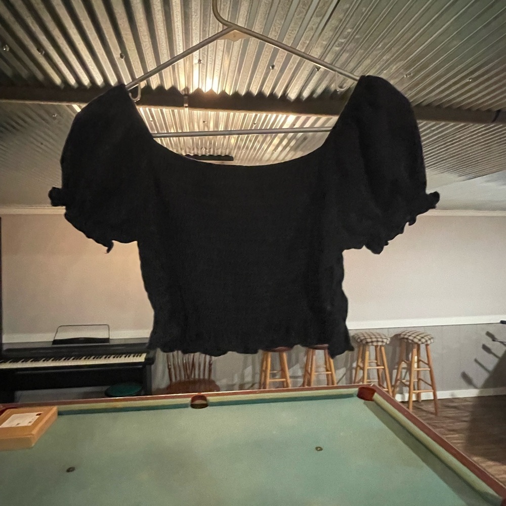puffy sleeve top